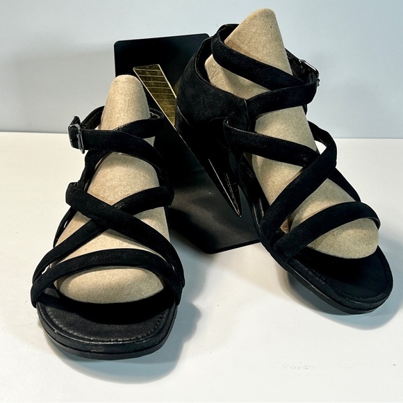 NUTURE  Black strappy flat sandals size‎ 7.5. - Picture 1 of 10